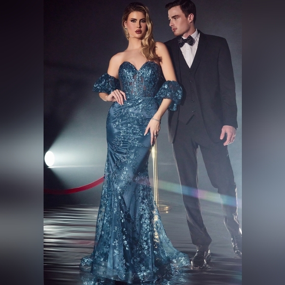 Formal dress - Picture 4 of 7